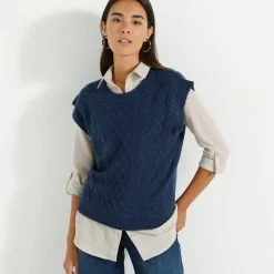 Mouwloze trui met kabelmotieven en afhangende schouders