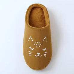 Muiltjes in fleece, geborduurd kattenmotief