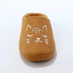 Muiltjes in fleece, geborduurd kattenmotief