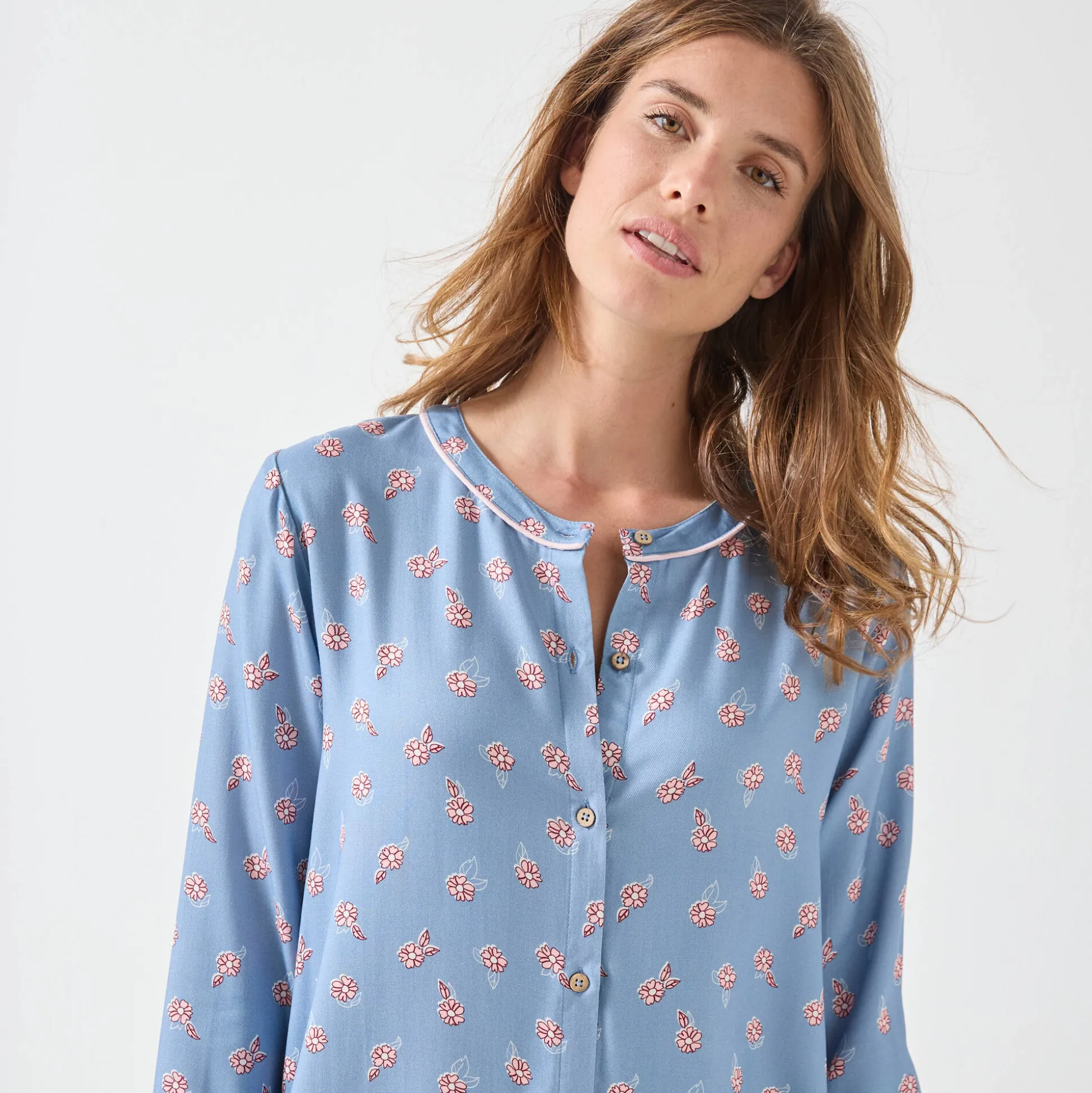 Nachthemd in liketmodel met knopen vooraan en bloemenprint