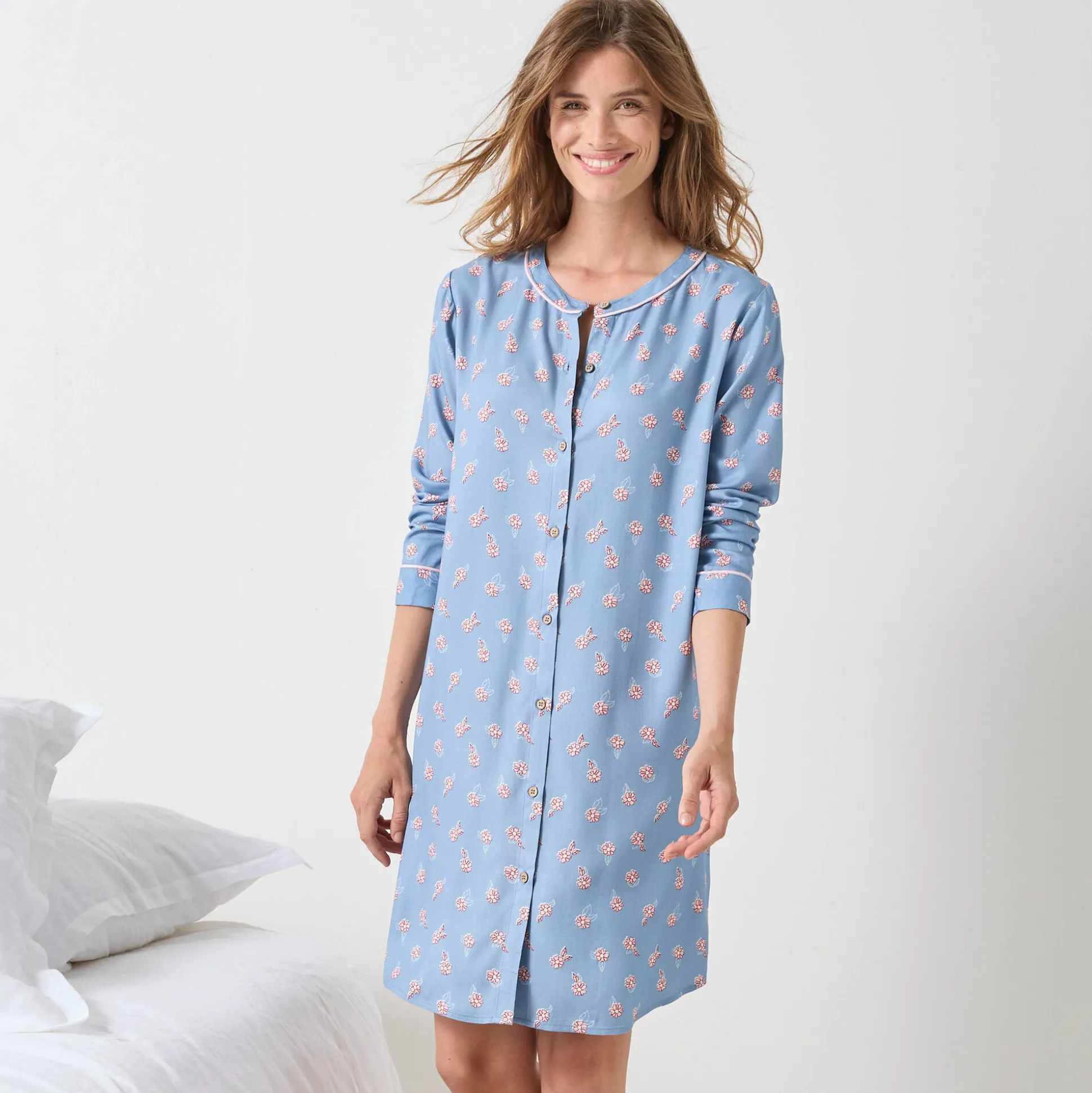 Nachthemd in liketmodel met knopen vooraan en bloemenprint