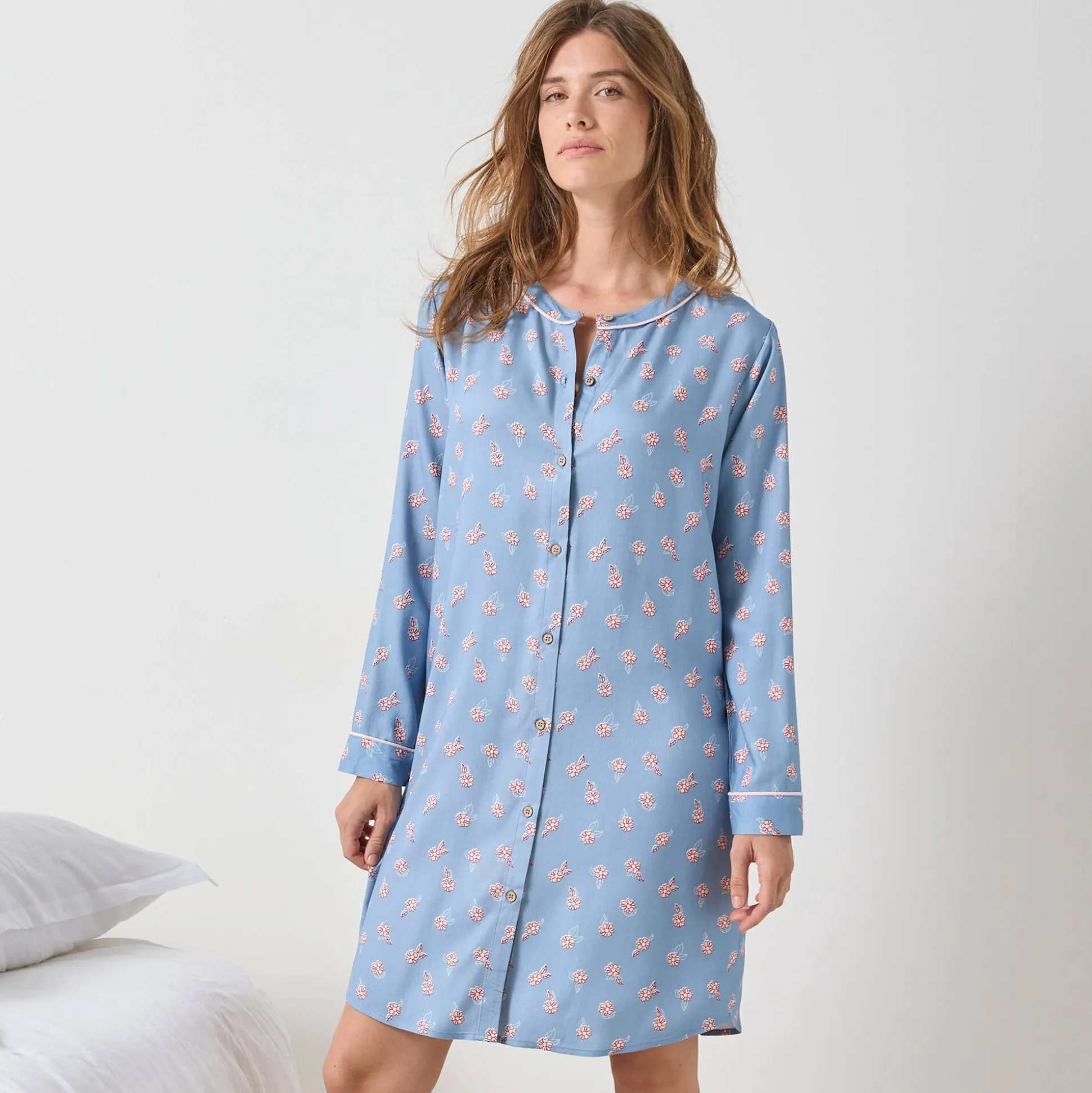 Nachthemd in liketmodel met knopen vooraan en bloemenprint