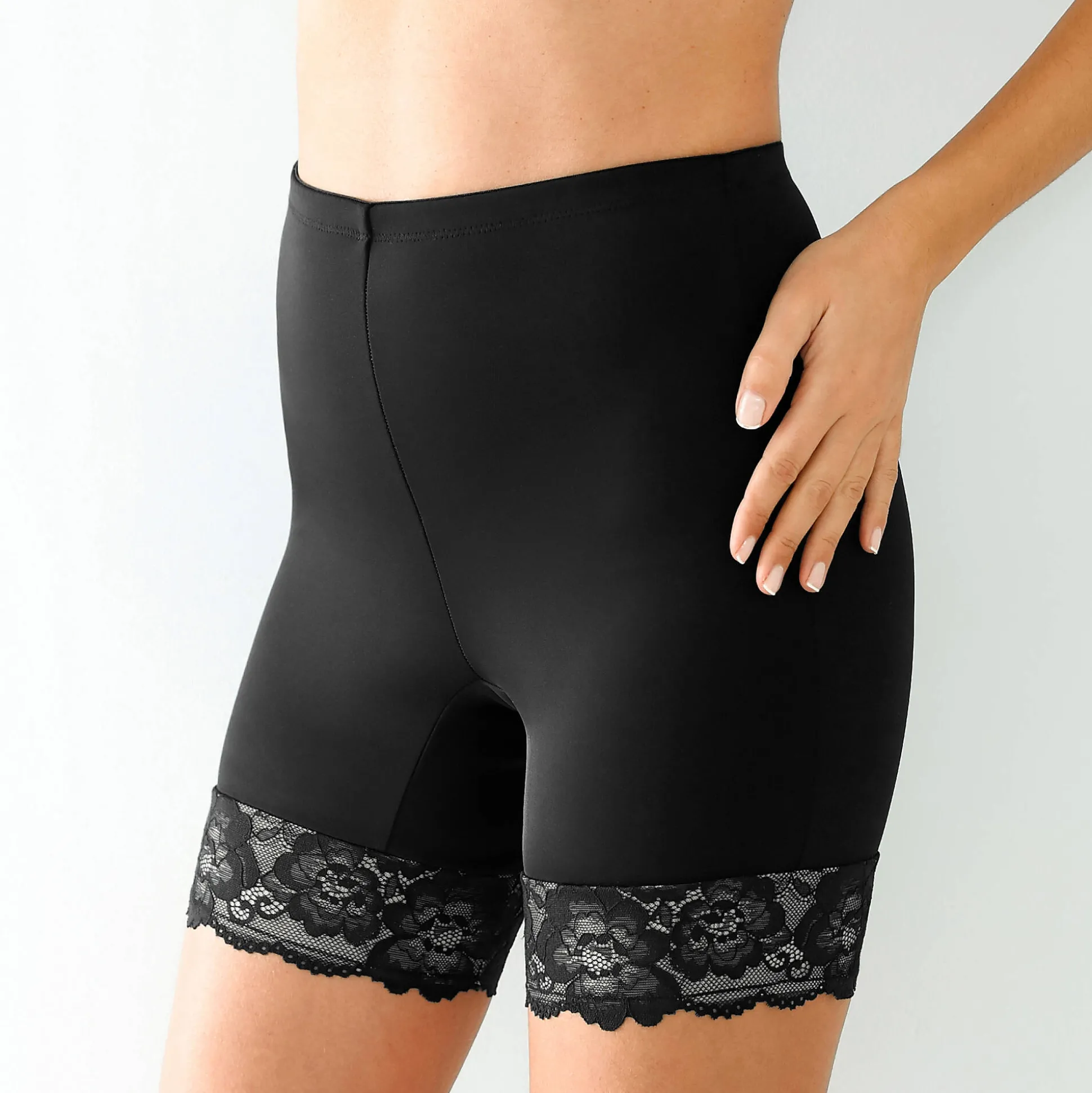 Pantybroekje in microvezel en kant - modellerend