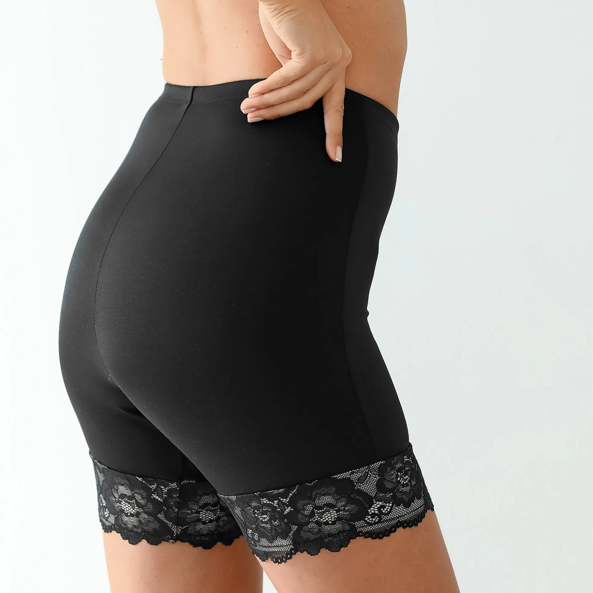 Pantybroekje in microvezel en kant - modellerend