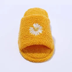 Platte, open muiltjes met geborduurde margriet
