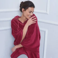 Poncho in fleece met pluchetouch en kap