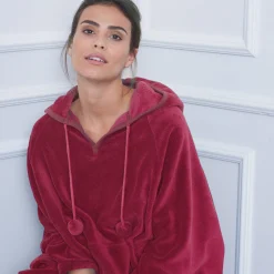 Poncho in fleece met pluchetouch en kap