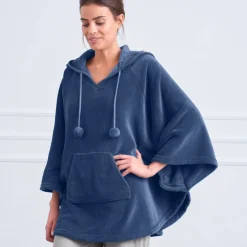 Poncho in fleece met pluchetouch en kap