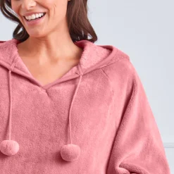 Poncho in fleece met pluchetouch en kap