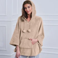 Poncho in fleece met pluchetouch en kap