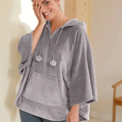 Poncho in fleece met pluchetouch en kap