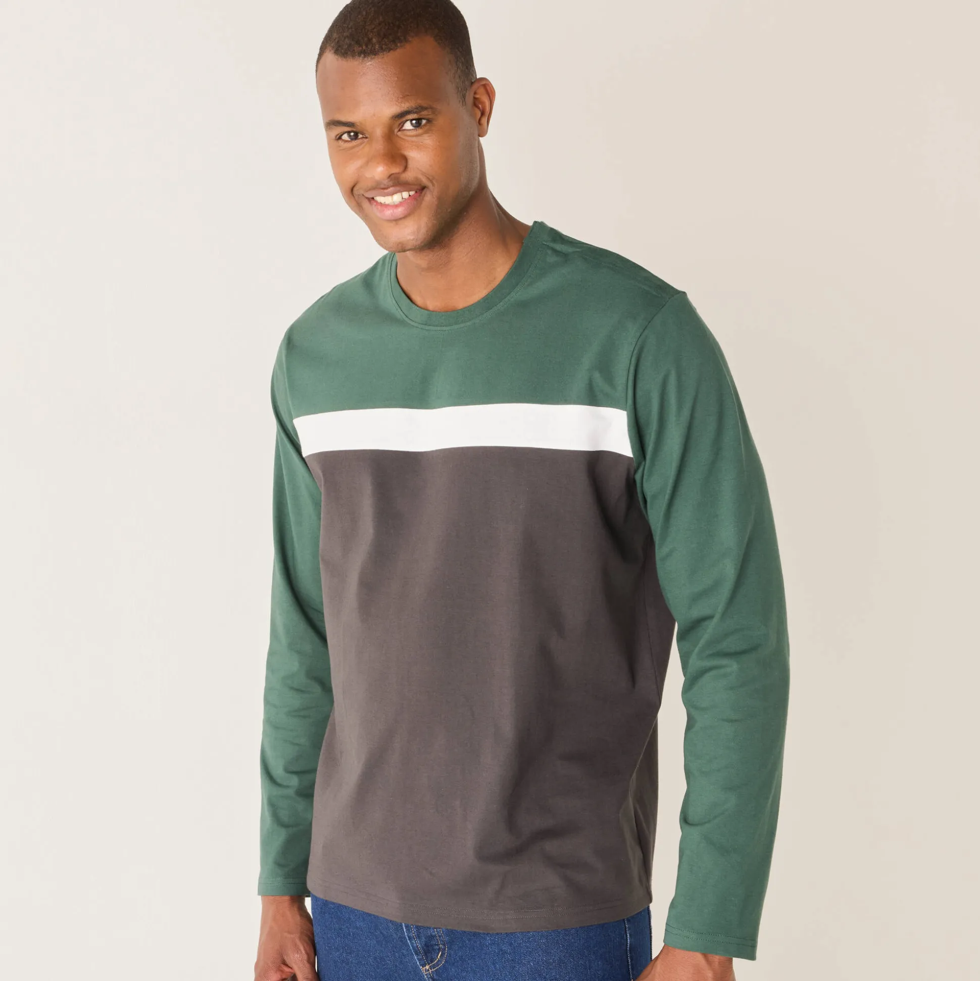 Praktisch T-shirt met lange mouwen en opening aan de schouder