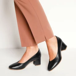 Pumps in glad leer met ronde neus