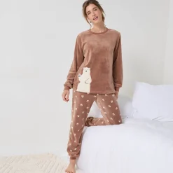Pyjama in fleece 'ijsbeer' motief, lange mouwen