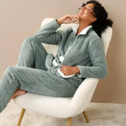 Pyjama in fleece, jasje met rits en pompons