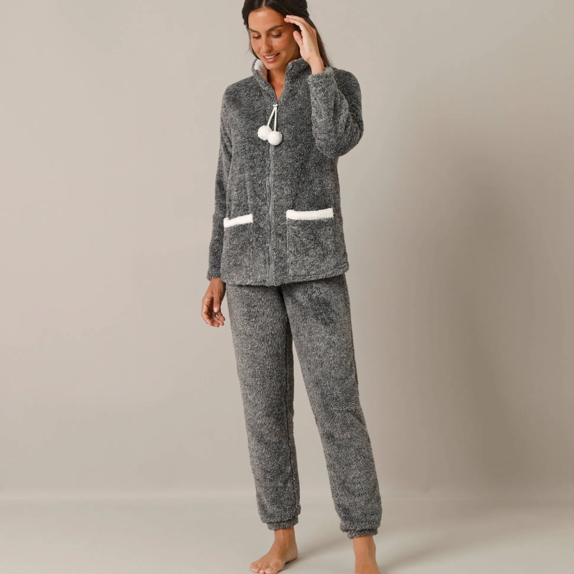 Pyjama in fleece, jasje met rits en pompons