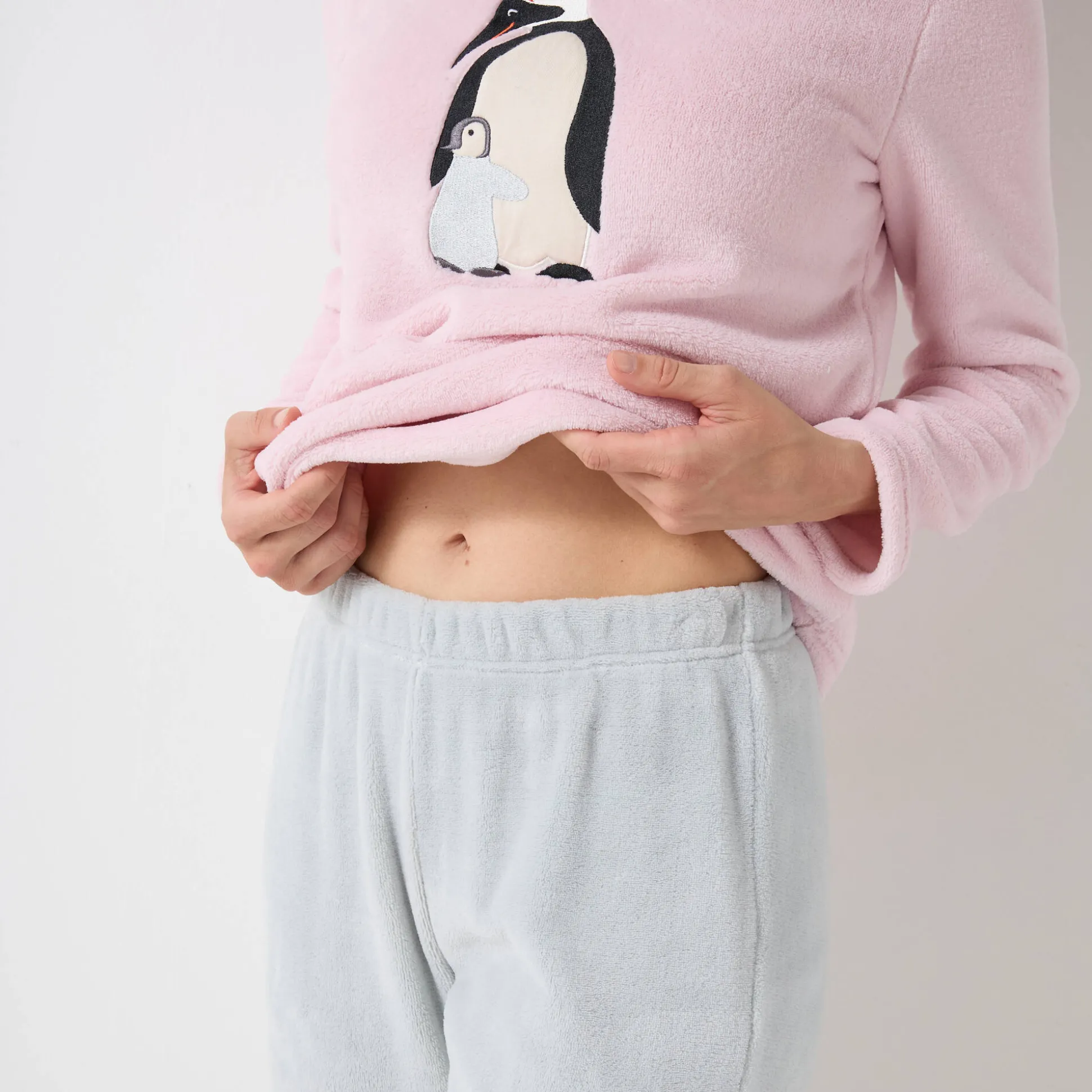 Pyjama in fleece met 'pinguïn' motief, lange mouwen