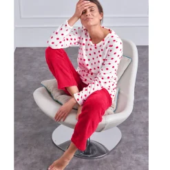 Pyjama in fleece met stippenprint, pluchetouch en lange mouwen