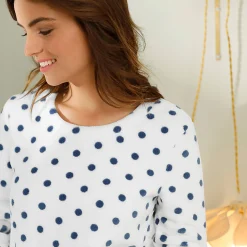 Pyjama in fleece met stippenprint, pluchetouch en lange mouwen