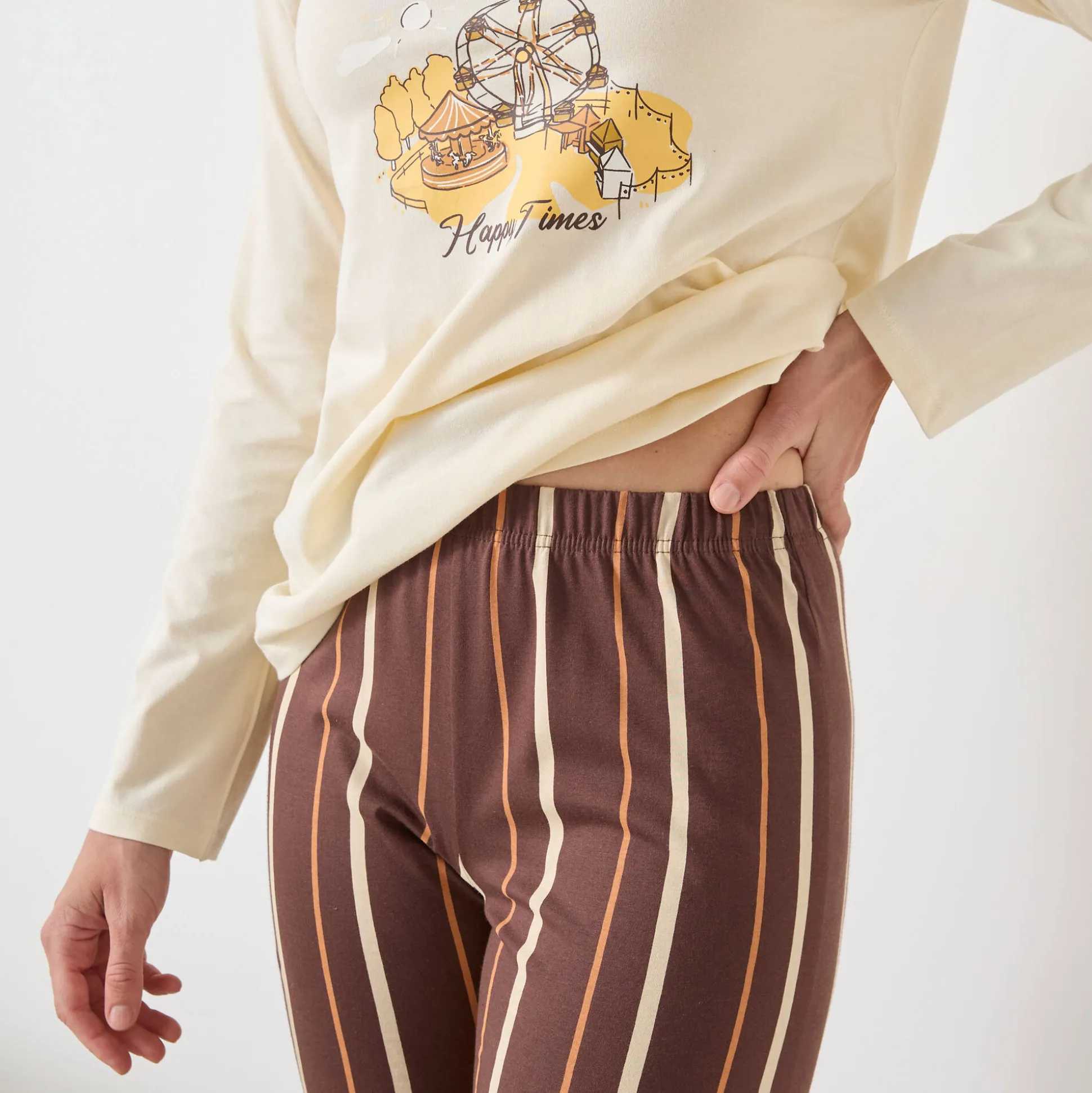 Pyjama in katoen met lange mouwen en 'kermis' print