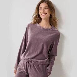 Pyjama in ribvelours, ruim model met lange mouwen