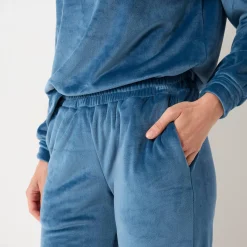 Pyjama in velours met gekruiste hals en lange mouwen