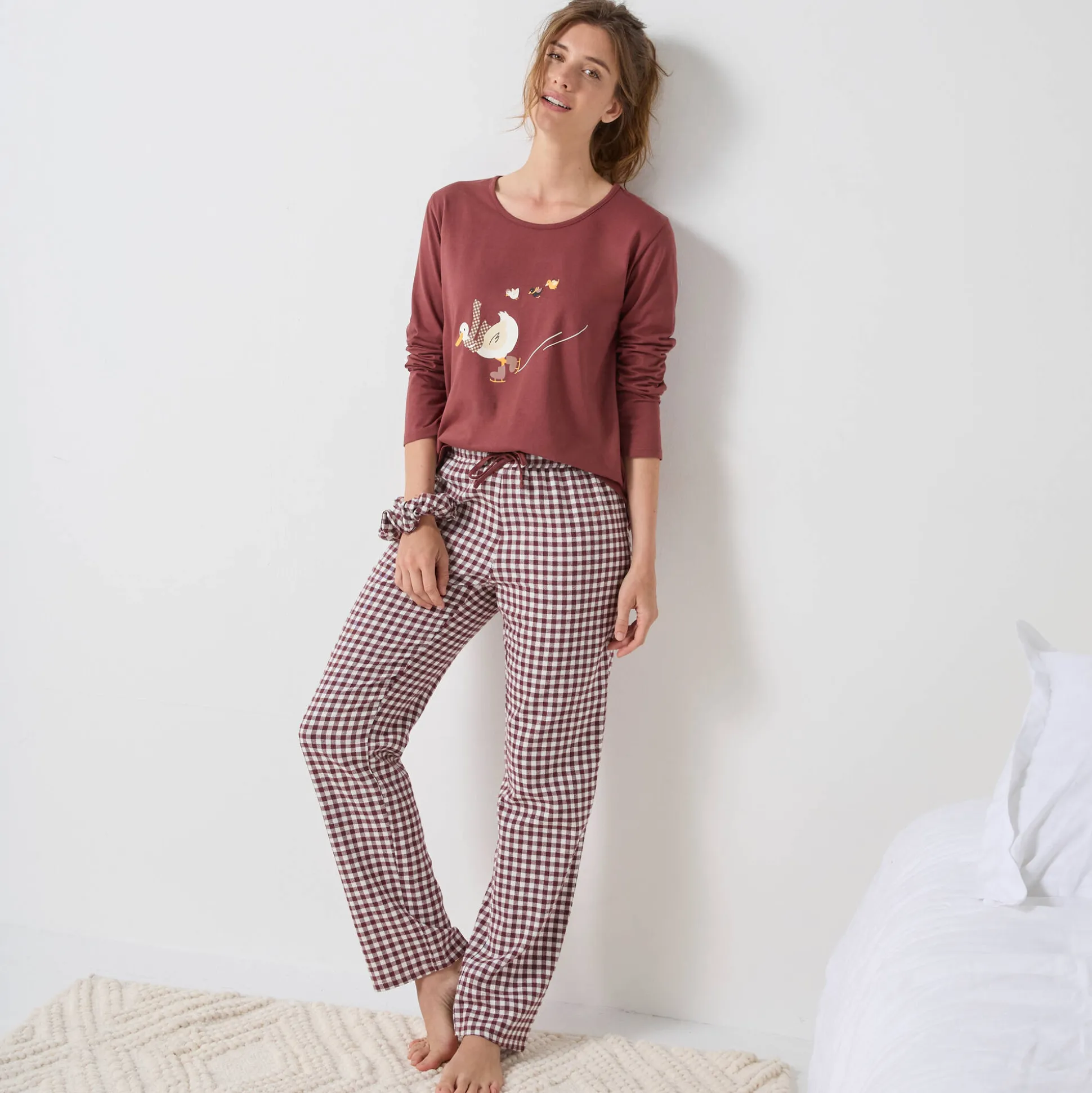 Pyjama met 'eenden' print en vichy in katoen-flanel + bijpassende scrunchy