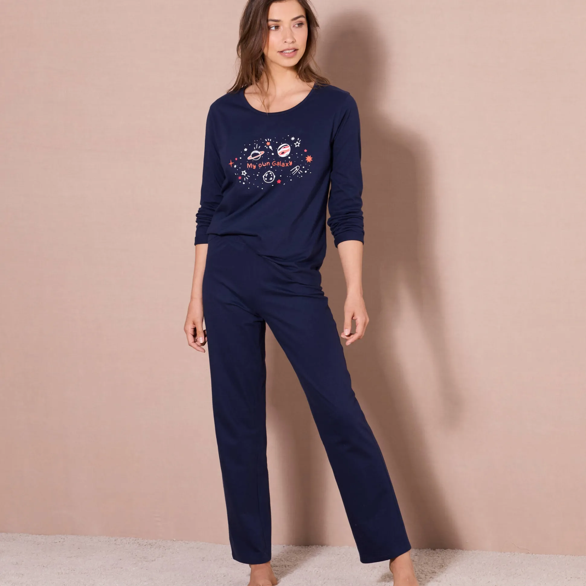 Pyjama met lange mouwen en "galaxy" motief