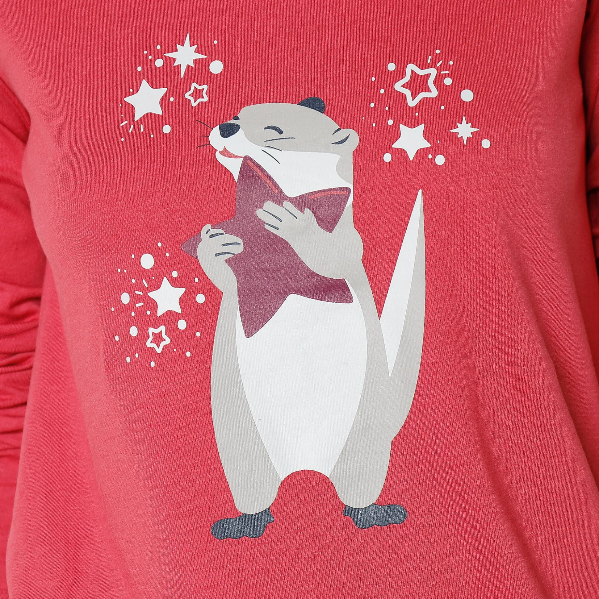 Pyjama met 'otter' print met bijpassend tasje