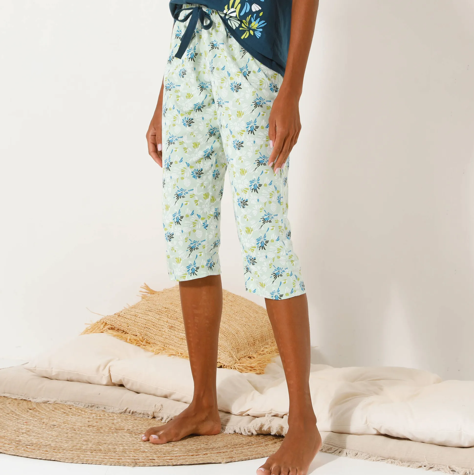 3/4-pyjamabroek met bloemblaadjesprint