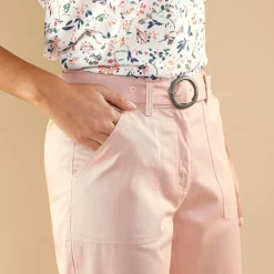 Rechte broek, ceintuur met gesp