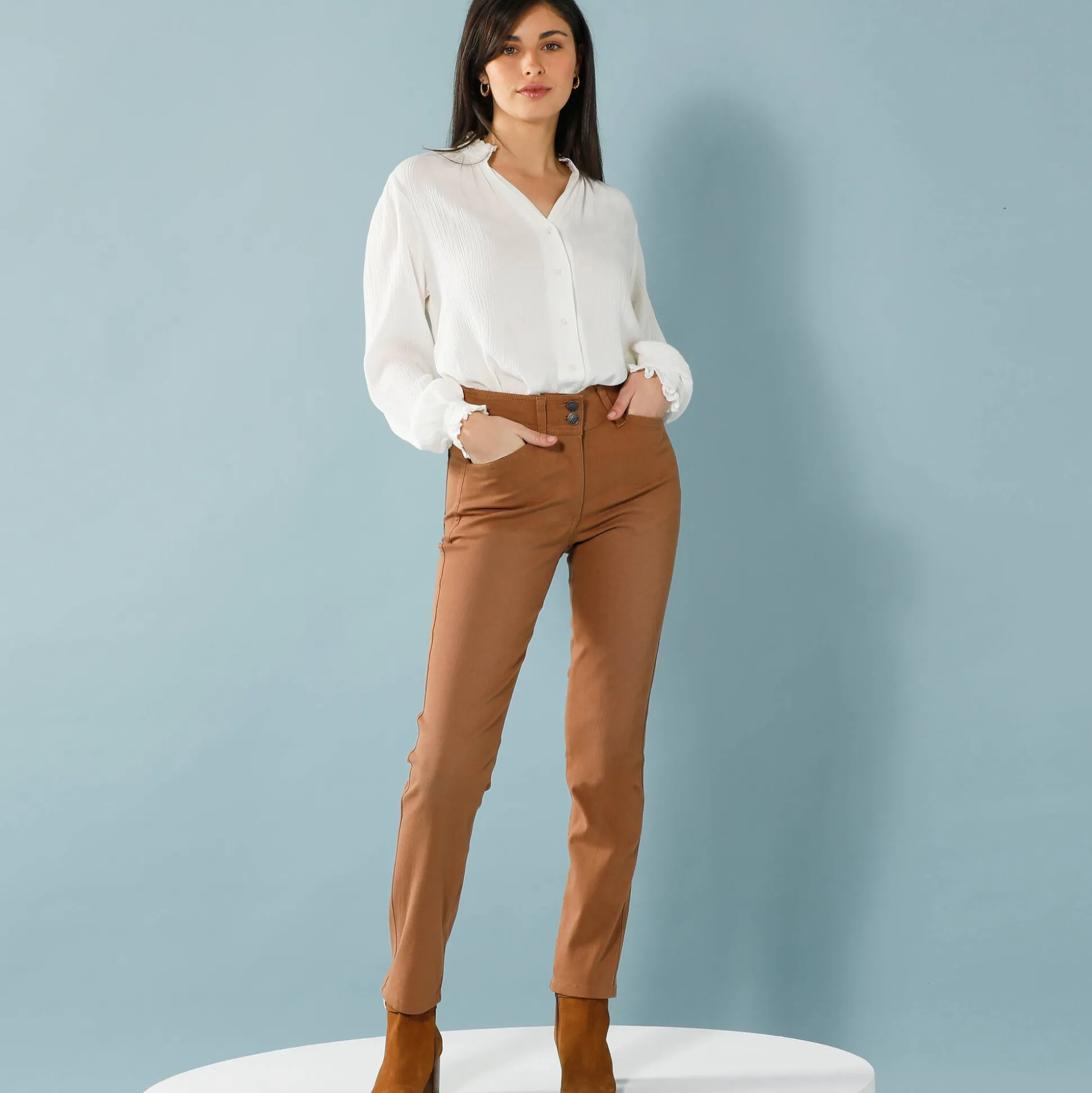Rechte broek met deelnaden, speciaal voor kleine lengtes