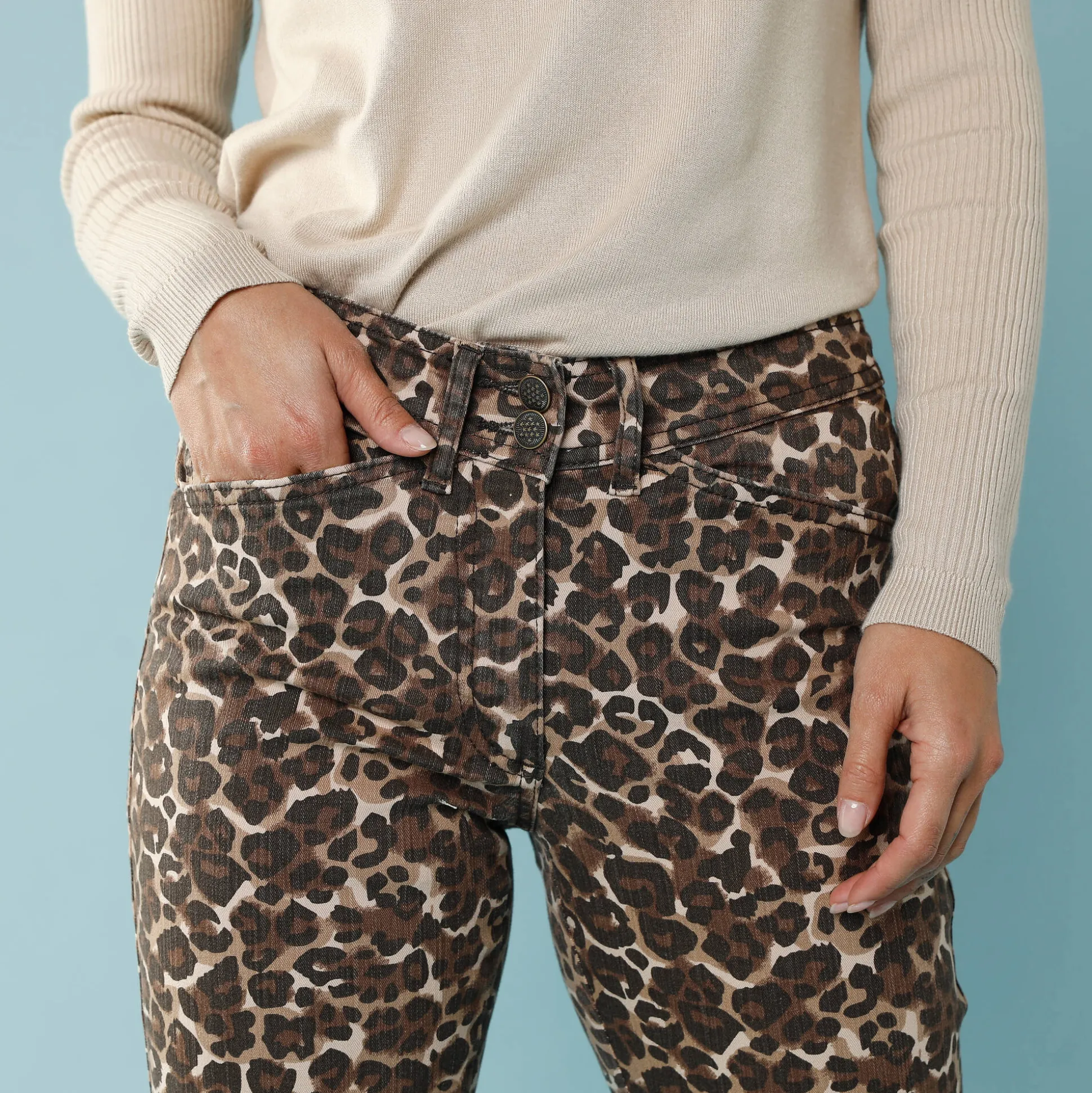 Rechte broek met luipaardprint, kleine lengtes