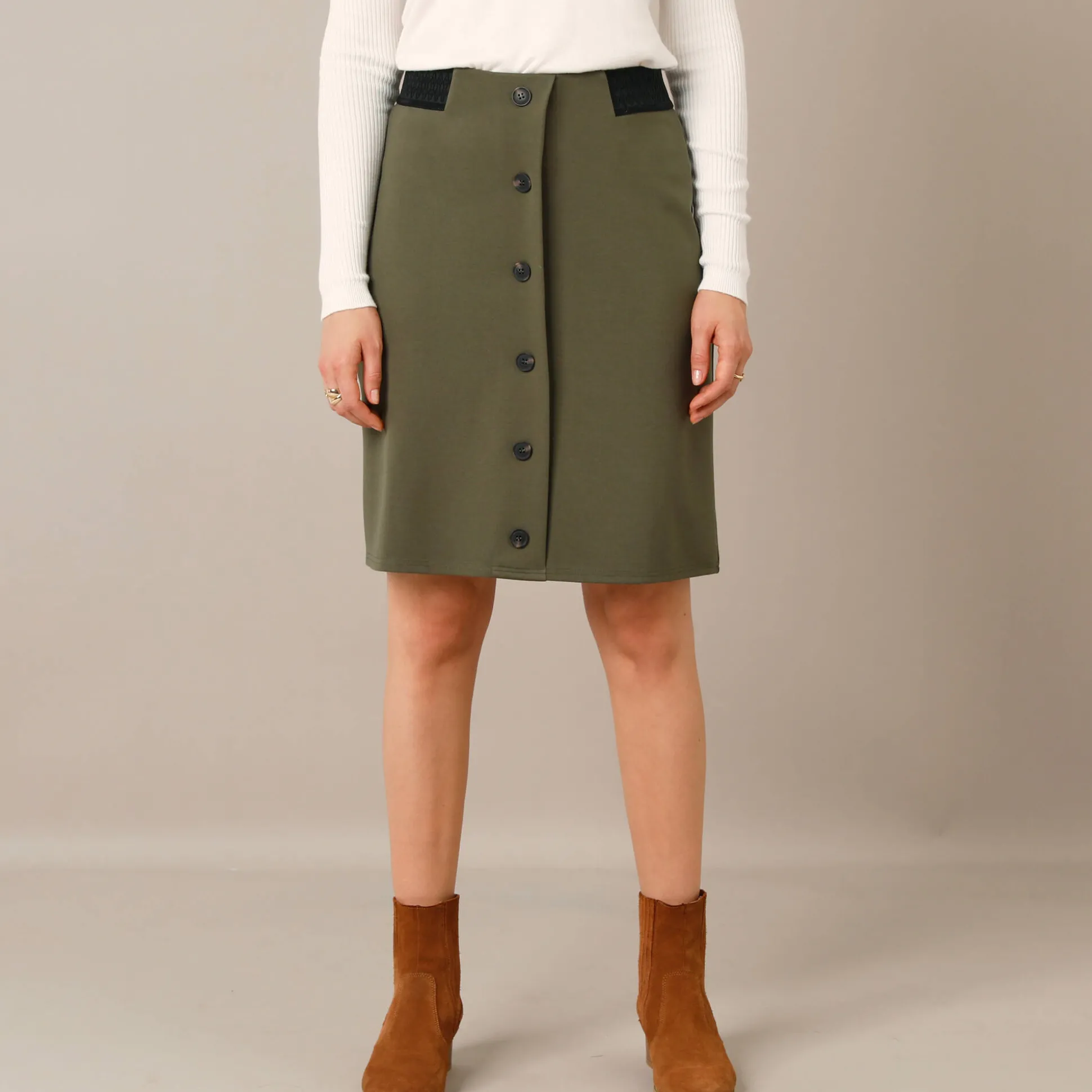 Rok met fantasieknopen, milano-breisel