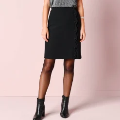 Rok met knoopsluiting en festonrand