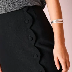 Rok met knoopsluiting en festonrand