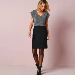 Rok met knoopsluiting en festonrand