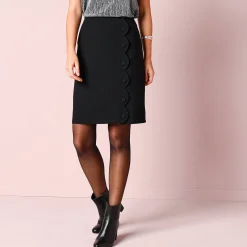 Rok met knoopsluiting en festonrand