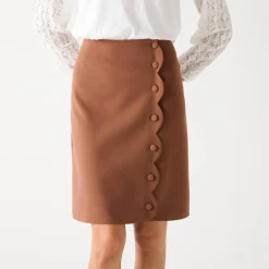 Rok met knoopsluiting en festonrand