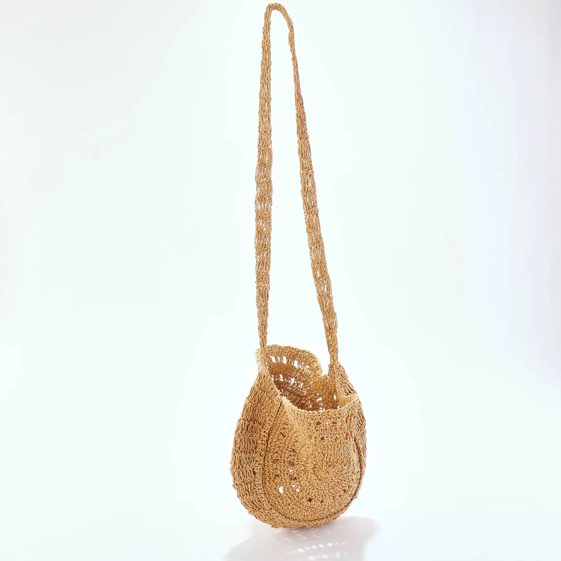 Ronde tas in 'zon' model, in gevlochten jute
