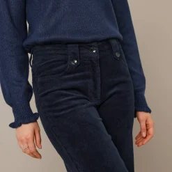 Ruime, rechte broek, ribvelours