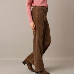 Ruime, rechte broek, ribvelours