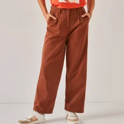 Ruime, rechte broek, speciaal voor kleine lengtes