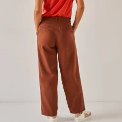 Ruime, rechte broek, speciaal voor kleine lengtes