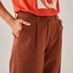 Ruime, rechte broek, speciaal voor kleine lengtes