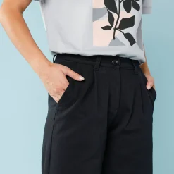 Ruime, rechte broek, speciaal voor kleine lengtes