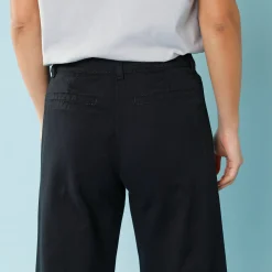 Ruime, rechte broek, speciaal voor kleine lengtes