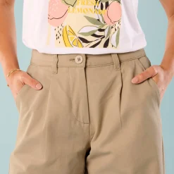 Ruime, rechte broek, speciaal voor kleine lengtes