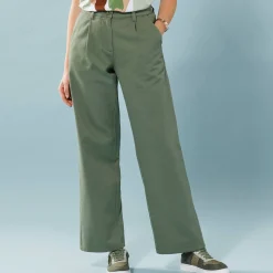 Ruime, rechte broek, speciaal voor kleine lengtes