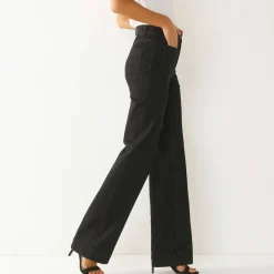 Ruime, rechte jeans, hoge taille, kleine lengte